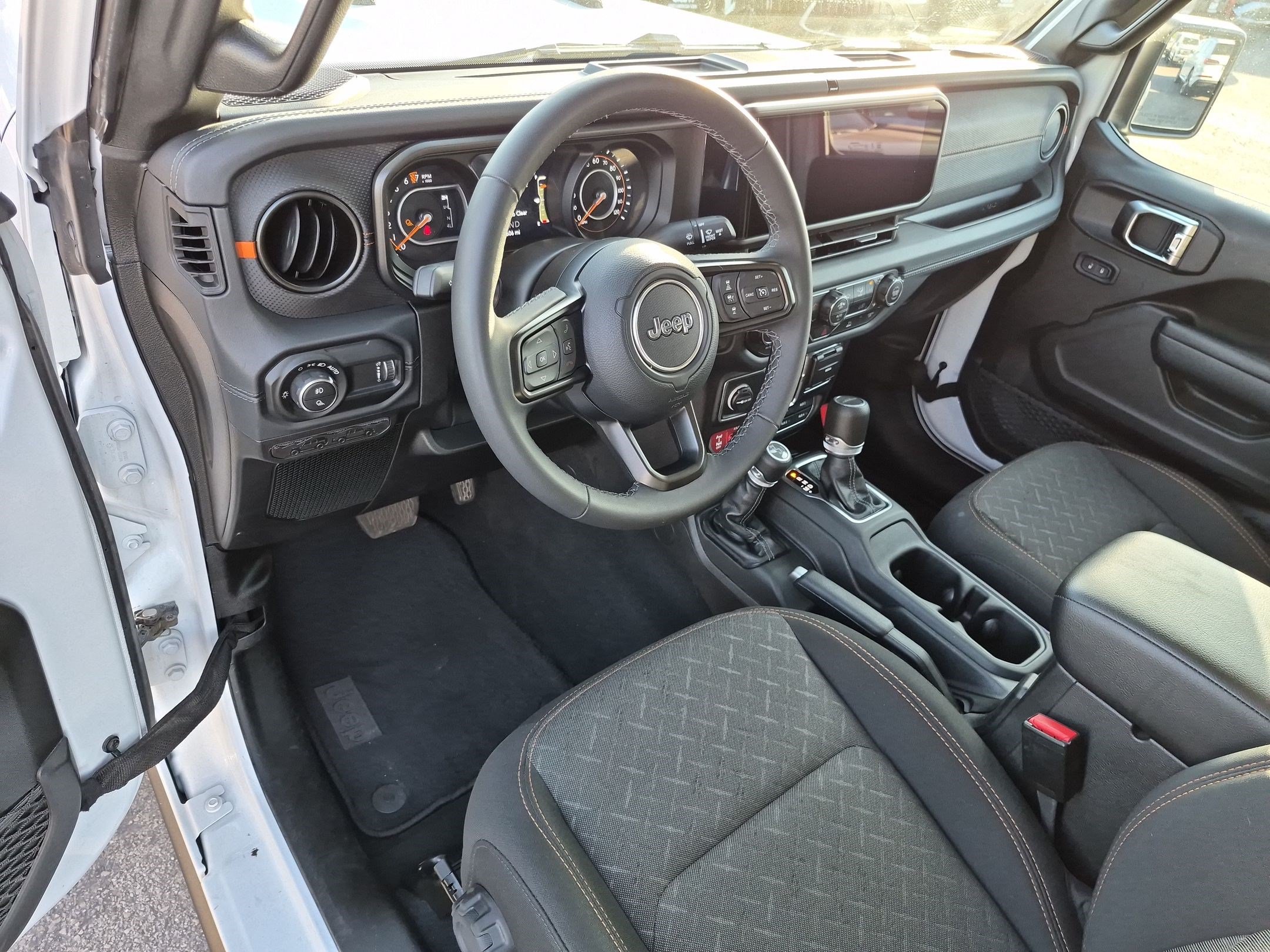 Used 2026 Jeep Gladiator Mojave AWD/4WD image 17