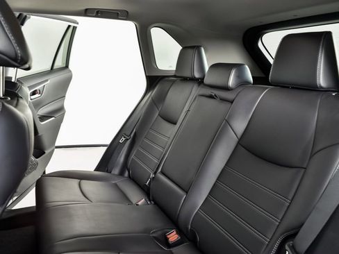 Used 2021 Toyota RAV4 XLE Premium image 19