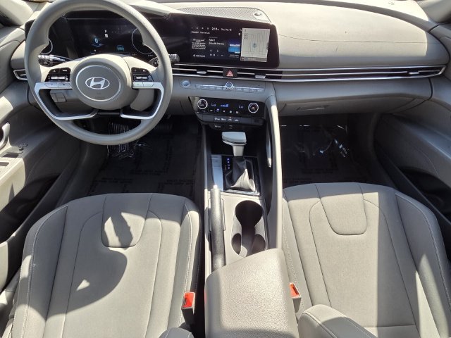 Used 2024 Hyundai Elantra SEL FWD image 11