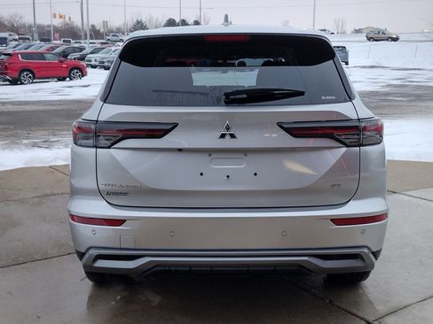 New 2026 Mitsubishi Outlander SE image 17