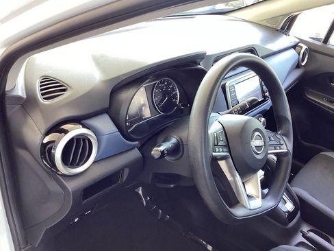 Used 2023 Nissan Versa SV FWD image 9