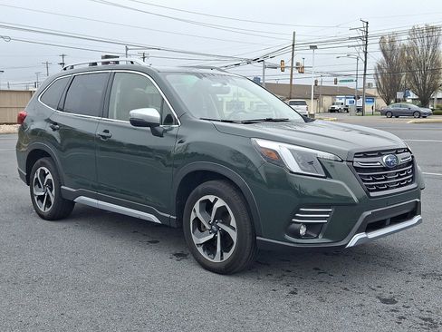 Used 2023 Subaru Forester Touring image 3