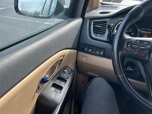 Used 2016 Kia Sedona SX FWD image 13