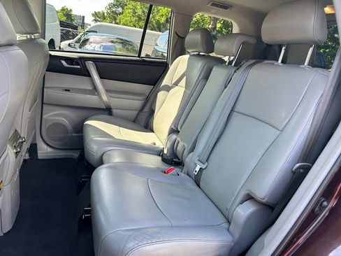 Used 2013 Toyota Highlander SE AWD/4WD image 16