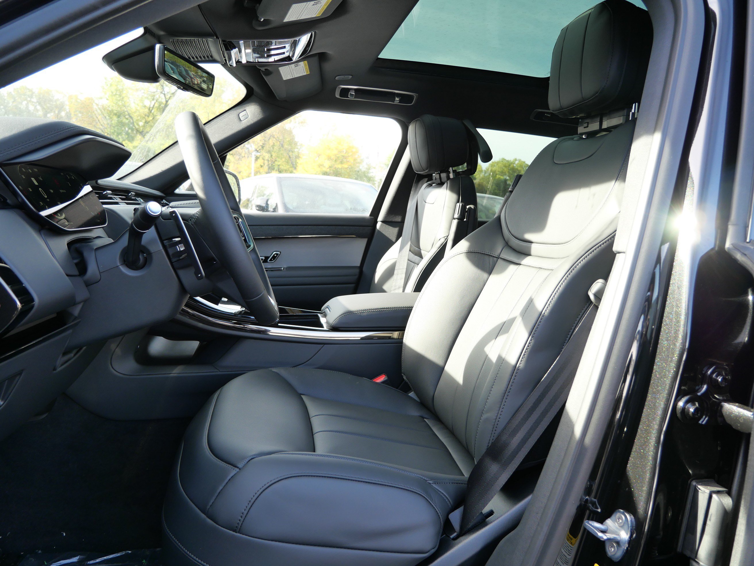 New 2027 Land Rover Range Rover Sport SE AWD/4WD image 2