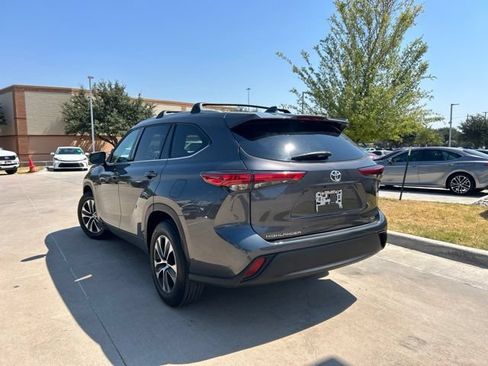 Used 2022 Toyota Highlander XLE FWD image 5