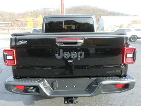 Used 2021 Jeep Gladiator Sport image 5