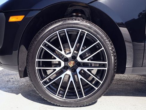 New 2026 Porsche Macan image 27