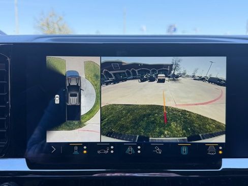 Used 2025 Chevrolet Silverado 2500 ZR2 w/ Technology Package image 17