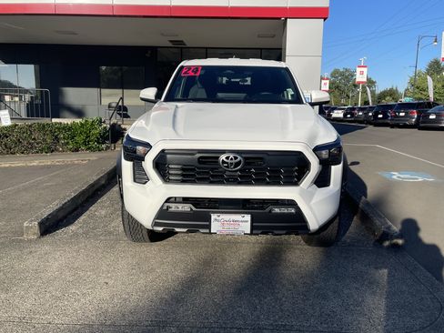 Used 2024 Toyota Tacoma TRD Off-Road AWD/4WD image 2