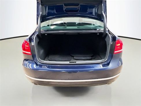 Used 2014 Volkswagen Passat 3.6 SEL Premium image 27