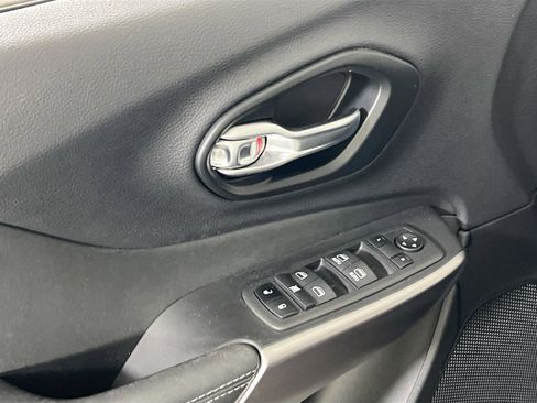 Used 2022 Jeep Cherokee Latitude Lux image 17