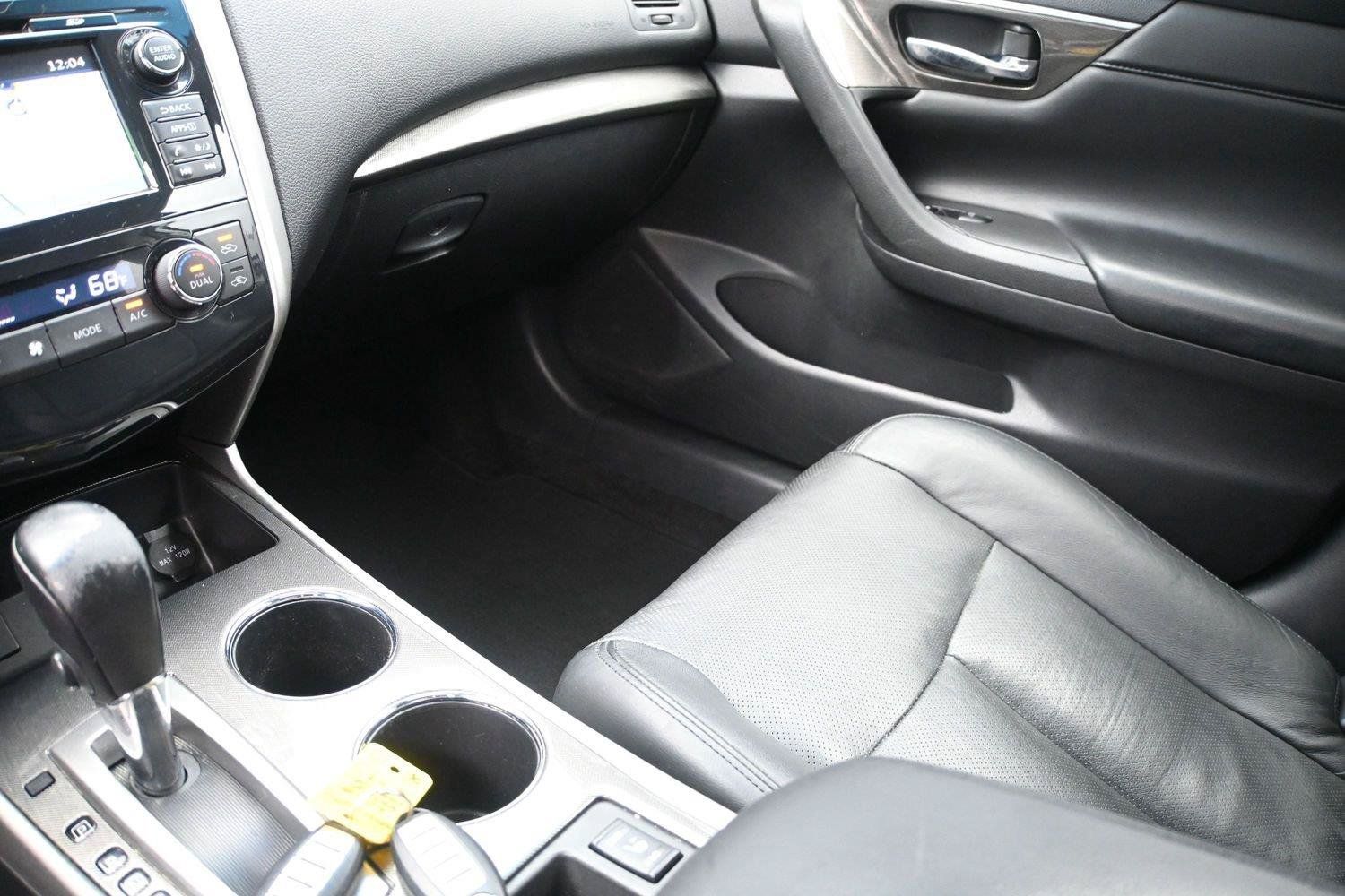 Used 2015 Nissan Altima 2.5 SL w/ Technology Package FWD image 6