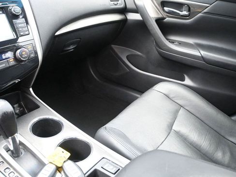 Used 2015 Nissan Altima 2.5 SL w/ Technology Package FWD image 6