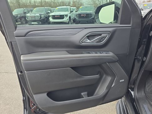 Used 2024 GMC Yukon SLT w/ SLT Luxury Package image 22