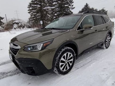 Used 2020 Subaru Outback Premium image 5
