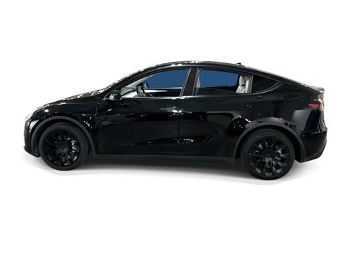 Certified 2023 Tesla Model Y Long Range AWD/4WD image 3