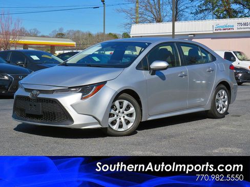 Used 2020 Toyota Corolla LE image 1