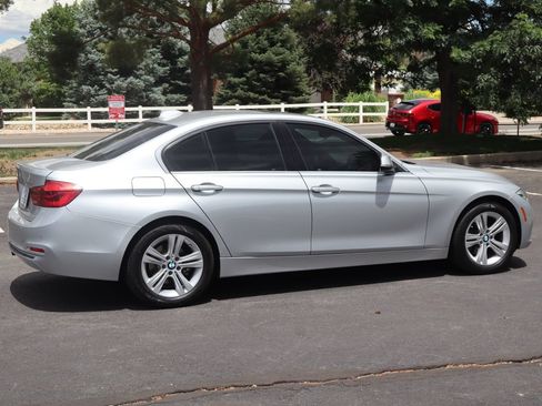 Used 2017 BMW 330i xDrive Sedan AWD/4WD image 4