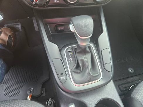 Used 2025 Kia Soul LX FWD image 11