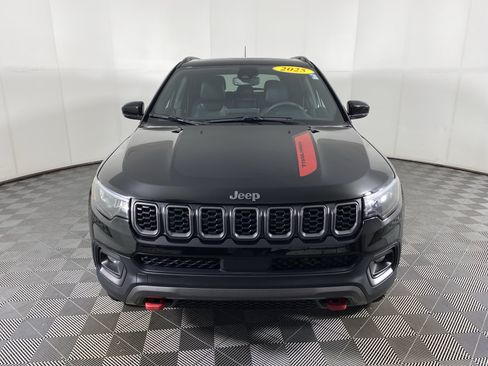 Used 2025 Jeep Compass Trailhawk w/ Sun & Sound Group AWD/4WD image 10