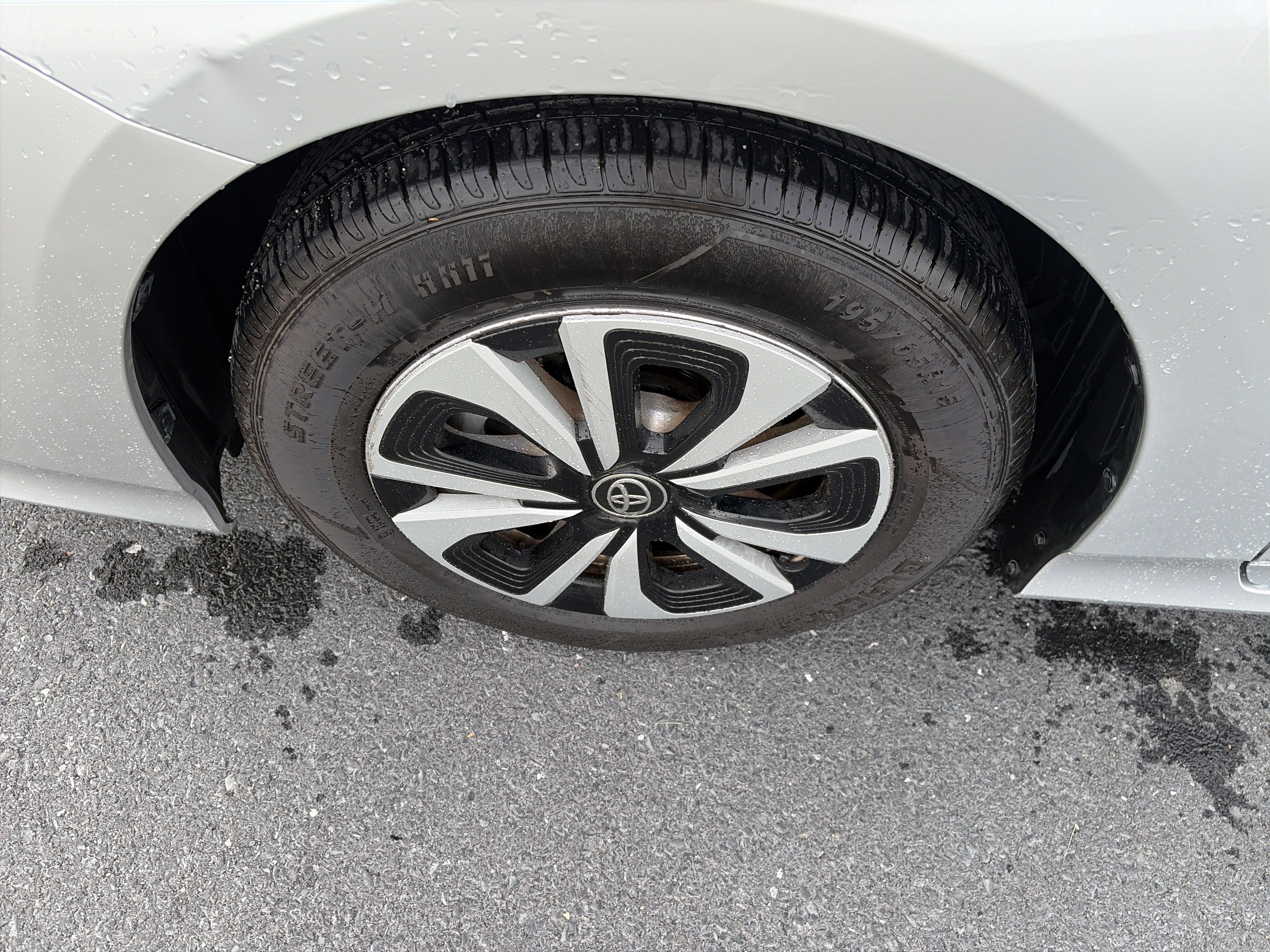 Used 2019 Toyota Prius Prime Premium FWD image 8