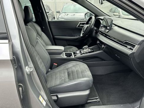 Used 2023 Mitsubishi Outlander SE Black Edition image 18