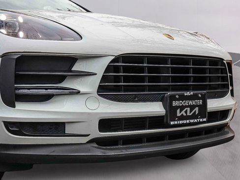 Used 2021 Porsche Macan AWD/4WD image 28