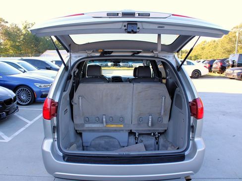 Used 2005 Toyota Sienna XLE image 25
