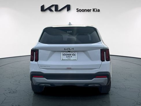 Certified 2026 Kia Sorento LX FWD image 5