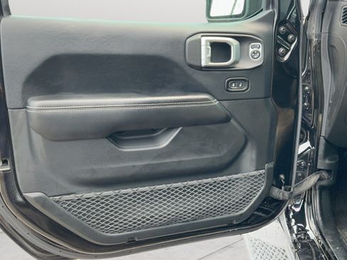Used 2018 Jeep Wrangler Unlimited Sahara AWD/4WD image 18