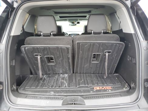 Used 2021 GMC Acadia SLT w/ Premium Package image 11