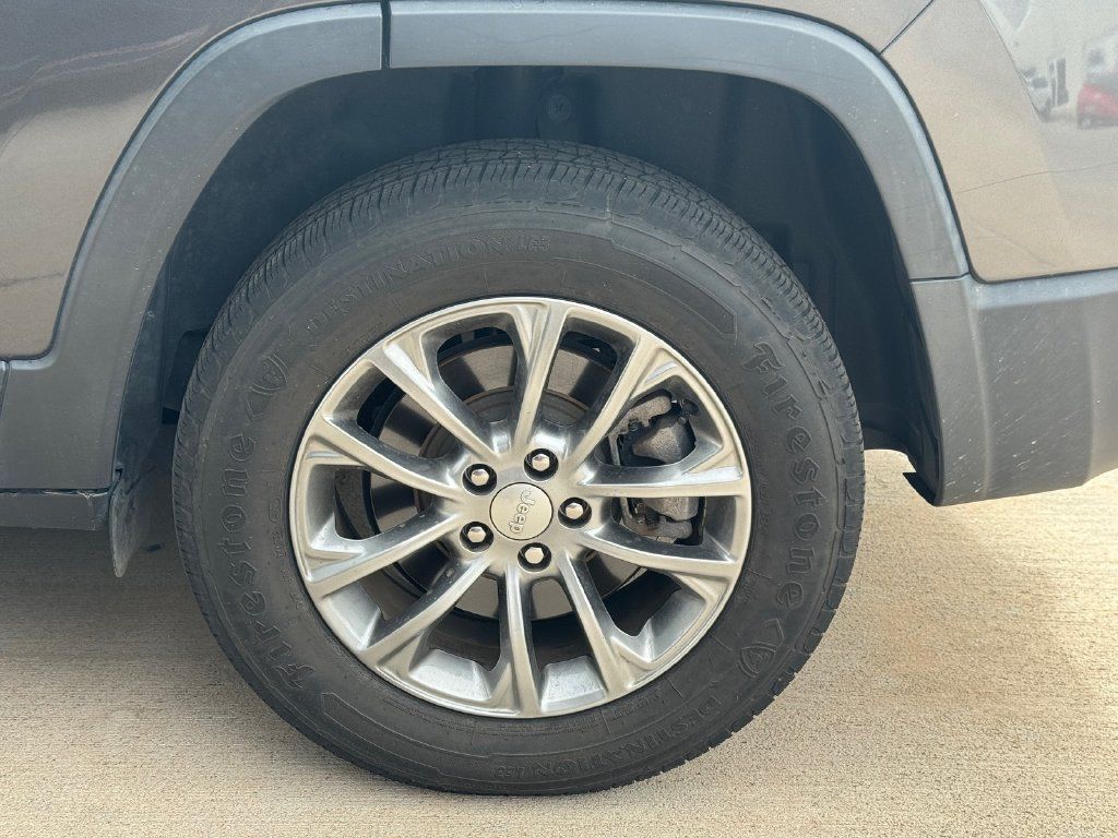 Used 2021 Jeep Cherokee Latitude Lux w/ Sun & Sound Group AWD/4WD image 7