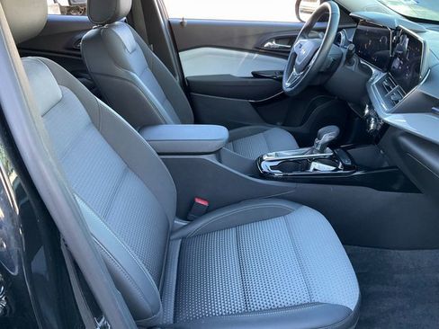 Used 2024 Chevrolet Trax LT w/ Driver Confidence Package image 17