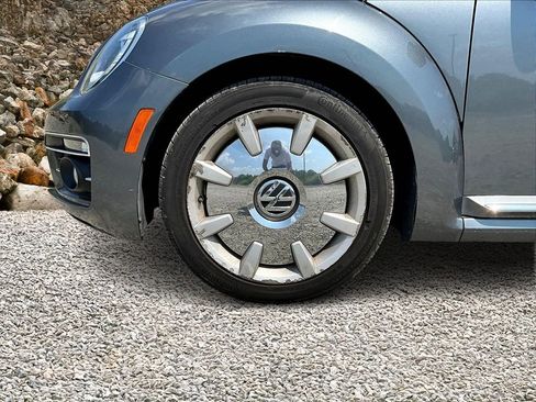 Used 2019 Volkswagen Beetle 2.0T SE image 8