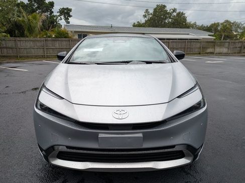New 2025 Toyota Prius Plug-In Hybrid FWD image 9