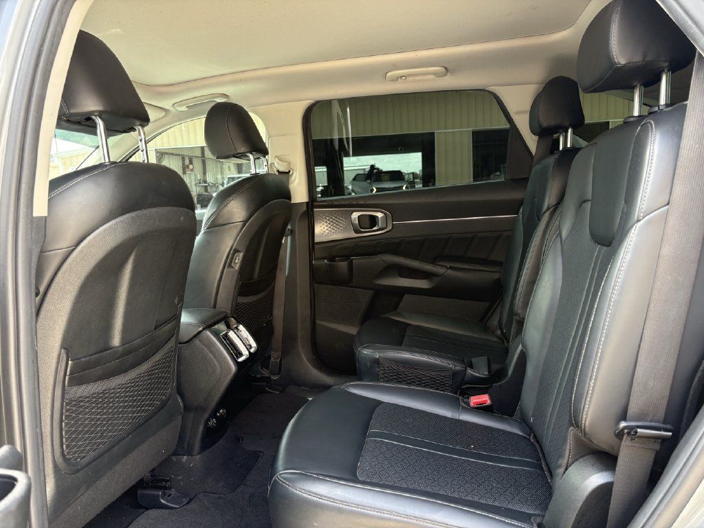Used 2022 Kia Sorento SX w/ Panoramic Sunroof Package AWD/4WD image 24
