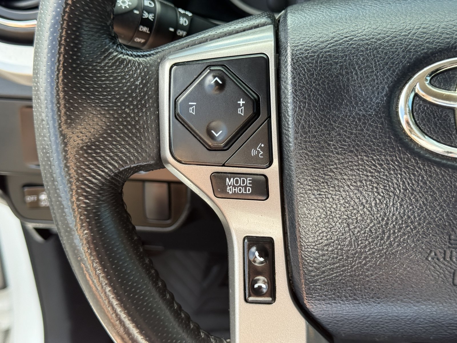 Used 2017 Toyota Tacoma SR5 RWD image 32