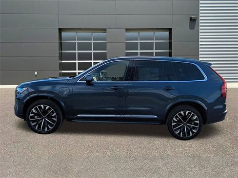 New 2026 Volvo XC90 T8 Plus w/ Protection Package Premier image 4