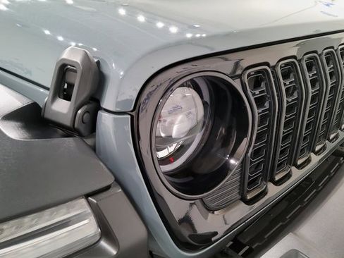 Used 2024 Jeep Wrangler Willys image 8