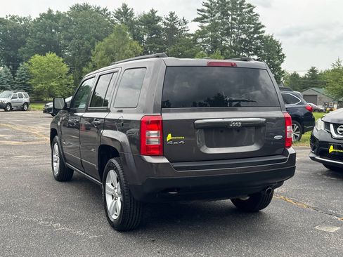 Used 2017 Jeep Patriot Latitude w/ Sun/Sound Group AWD/4WD image 4