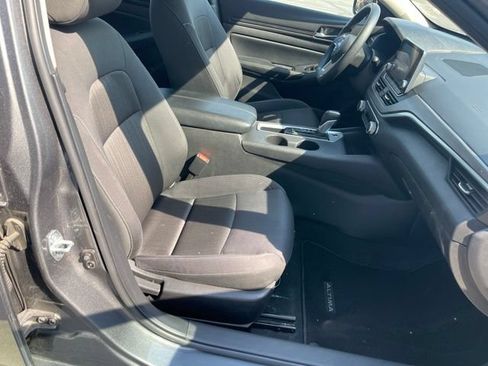 Used 2025 Nissan Altima 2.5 SV FWD image 18
