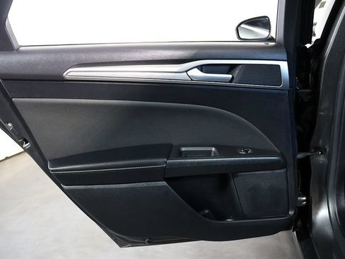 Used 2019 Ford Fusion SE FWD image 25