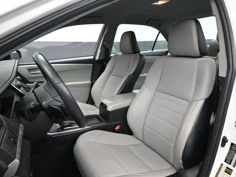 Used 2017 Toyota Camry SE image 16