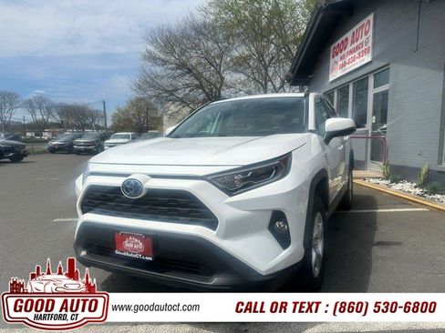 Used 2020 Toyota RAV4 XLE w/ Carpet Mat Package image 1