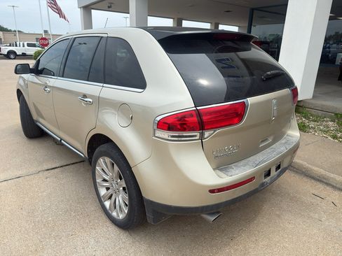 Used 2011 Lincoln MKX 2WD w/ 101A Rapid Spec Order Code image 8