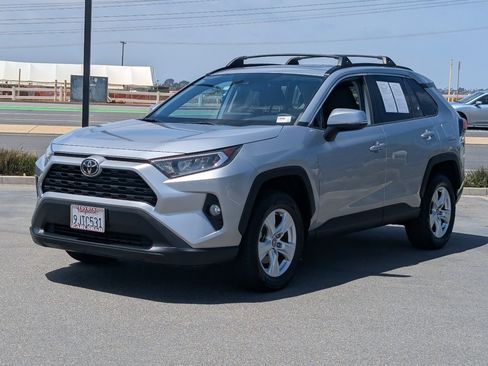 Used 2020 Toyota RAV4 XLE w/ Convenience Package FWD image 11