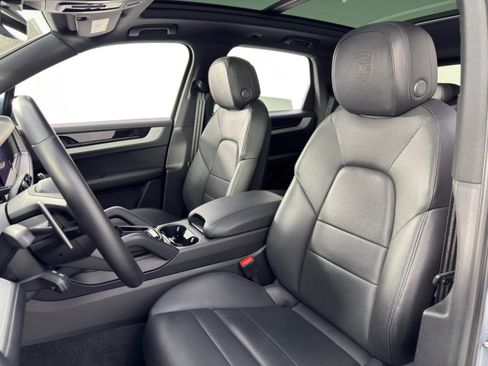 Used 2024 Porsche Cayenne image 42