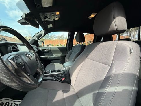 Used 2018 Toyota Tacoma TRD Off-Road image 13