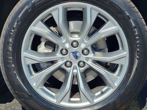 Certified 2020 Ford Explorer XLT w/ Equipment Group 202A AWD/4WD image 17